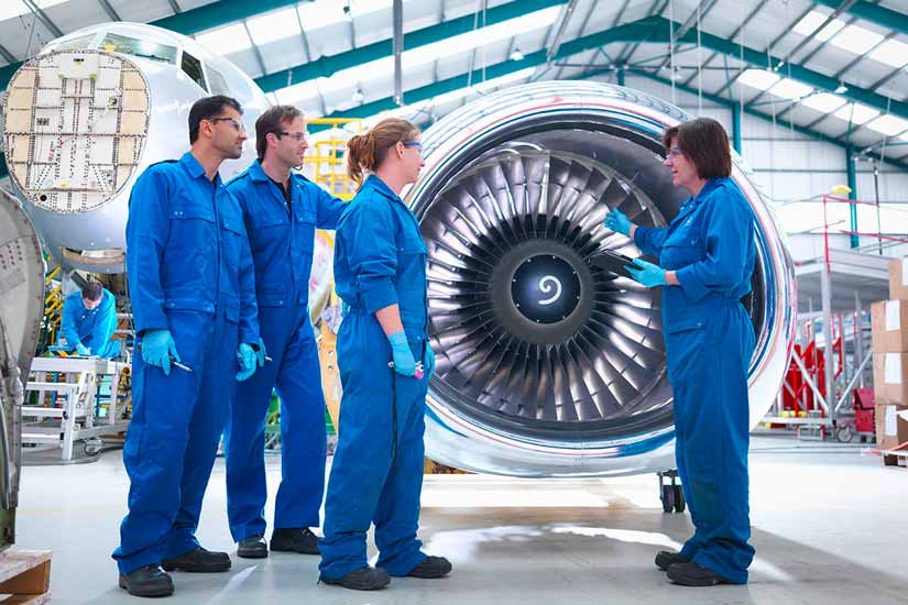 What is the job of an aeronautical engineering